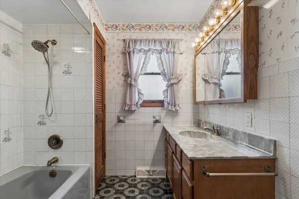 $310,000 | 1706 Avalon Avenue, Joliet, IL 60435