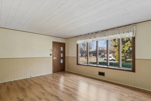 $310,000 | 1706 Avalon Avenue, Joliet, IL 60435