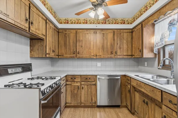 $310,000 | 1706 Avalon Avenue, Joliet, IL 60435
