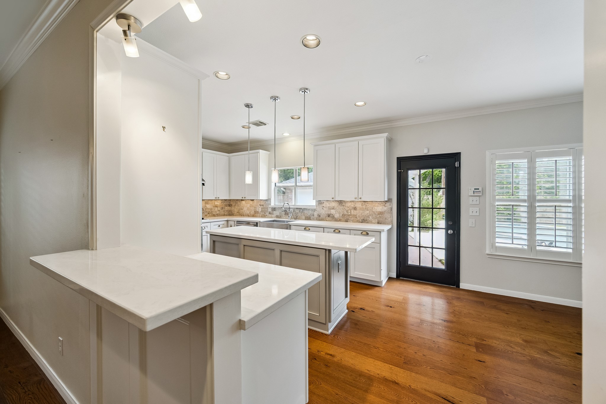 816 Anderson Street Bellaire, TX 77401 - Photo 10 of 45 Kitchen