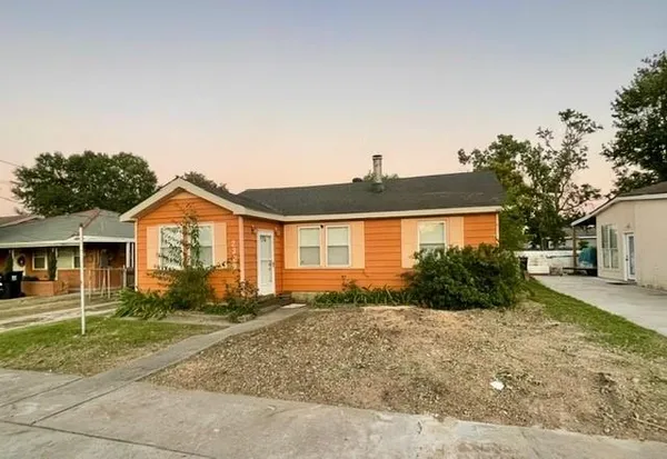 $1,400 | 2329 Lyndell Drive, Chalmette, LA 70043