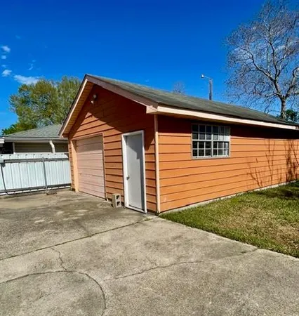 $1,400 | 2329 Lyndell Drive, Chalmette, LA 70043