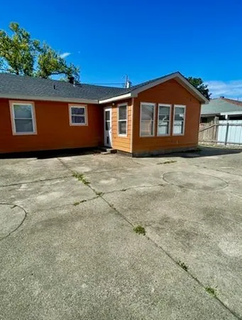 $1,400 | 2329 Lyndell Drive, Chalmette, LA 70043
