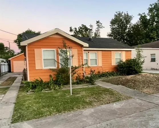 $1,400 | 2329 Lyndell Drive, Chalmette, LA 70043