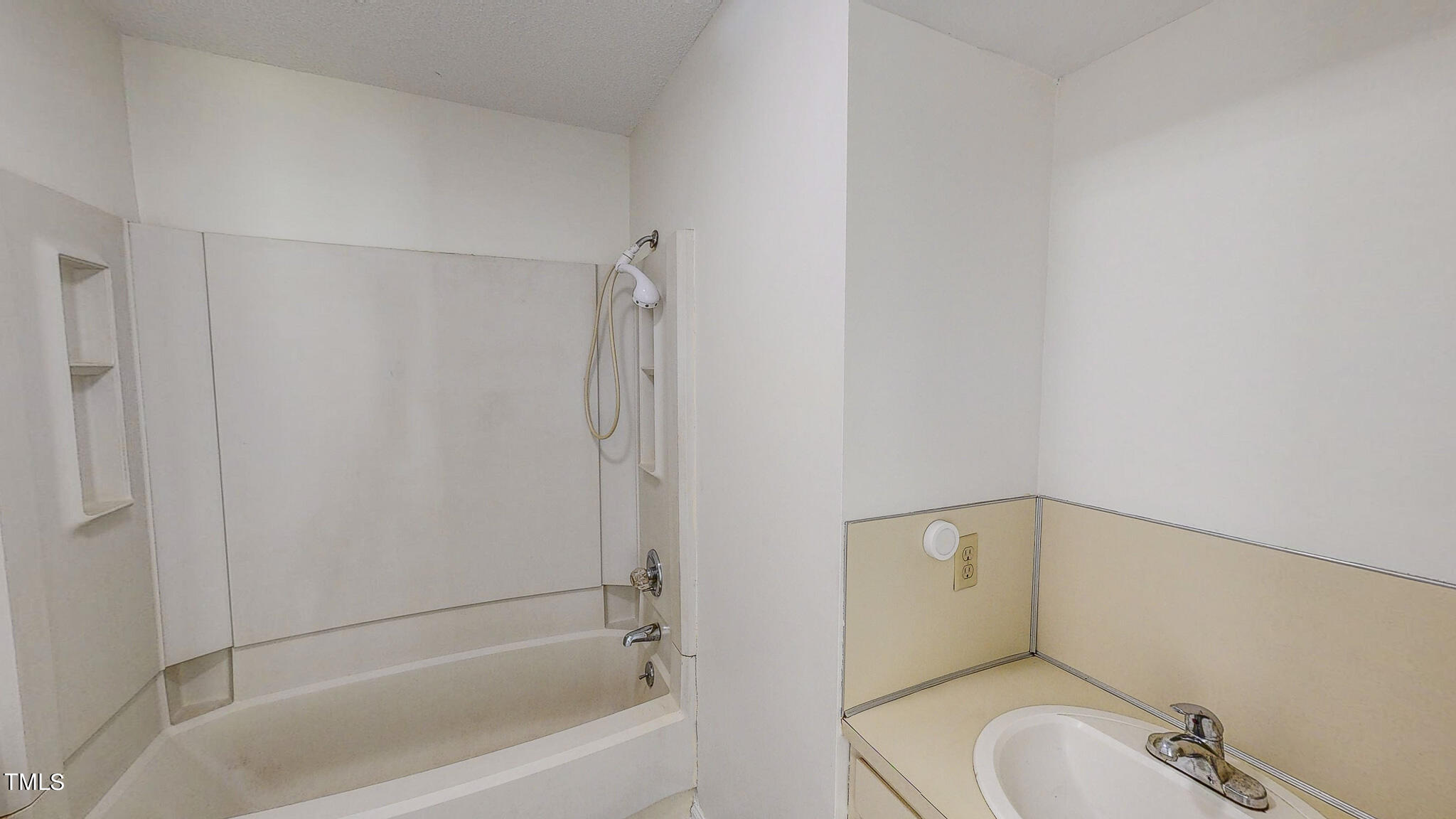 3906 Cole Mill Road Durham, NC 27712 - Photo 19 of 33 a bathroom with a toilet and a tub