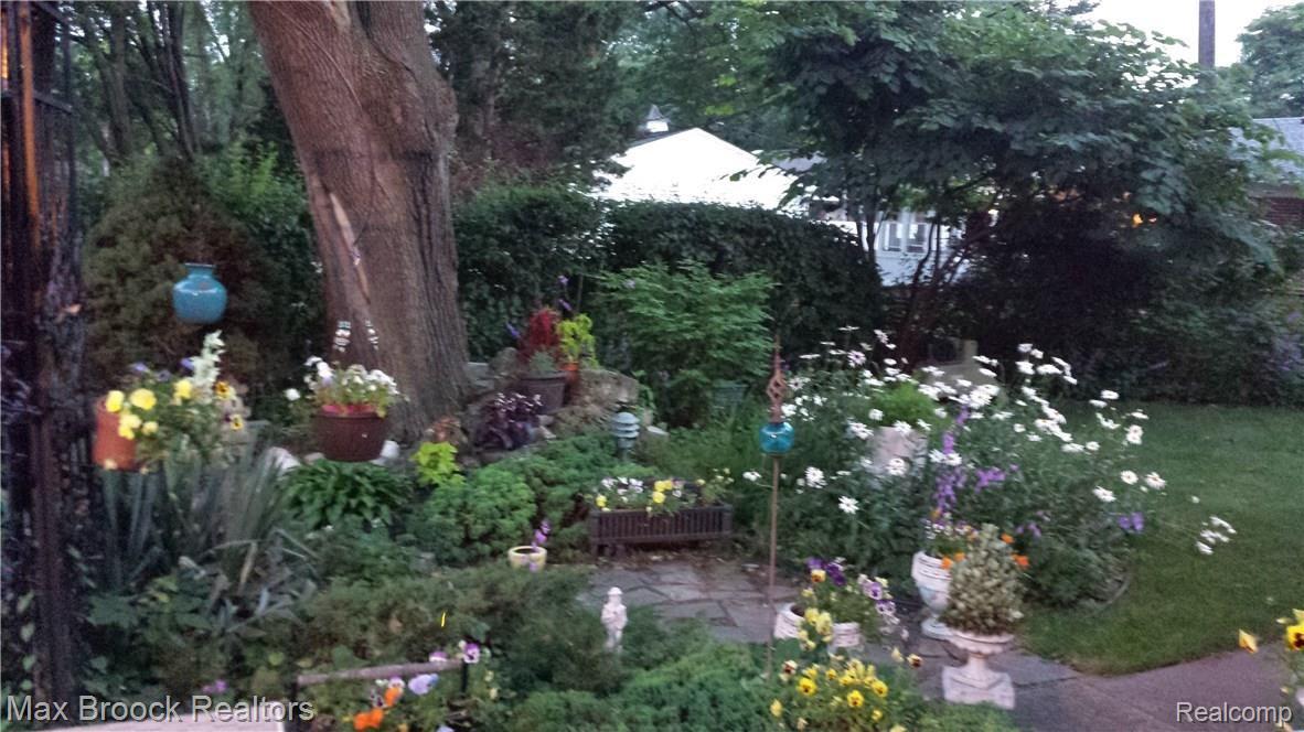 4021 Amherst Road Royal Oak, MI 48073 - Photo 29 of 34 BACKYARD GARDENS