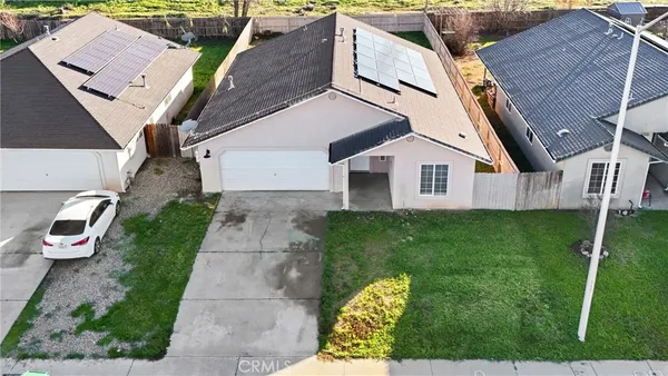 a view of a back yard of the house