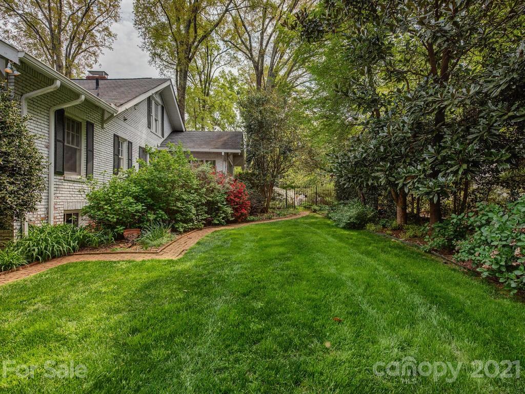 1600 Queens Road Charlotte, NC 28207 - Photo 18 of 30 front view of a house with a yard