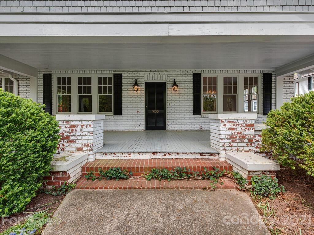1600 Queens Road Charlotte, NC 28207 - Photo 4 of 30 front view of a house