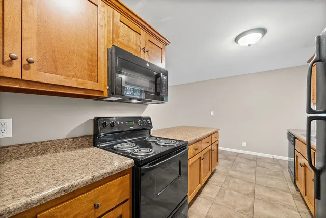 a view of a hallway with windows and entryway
