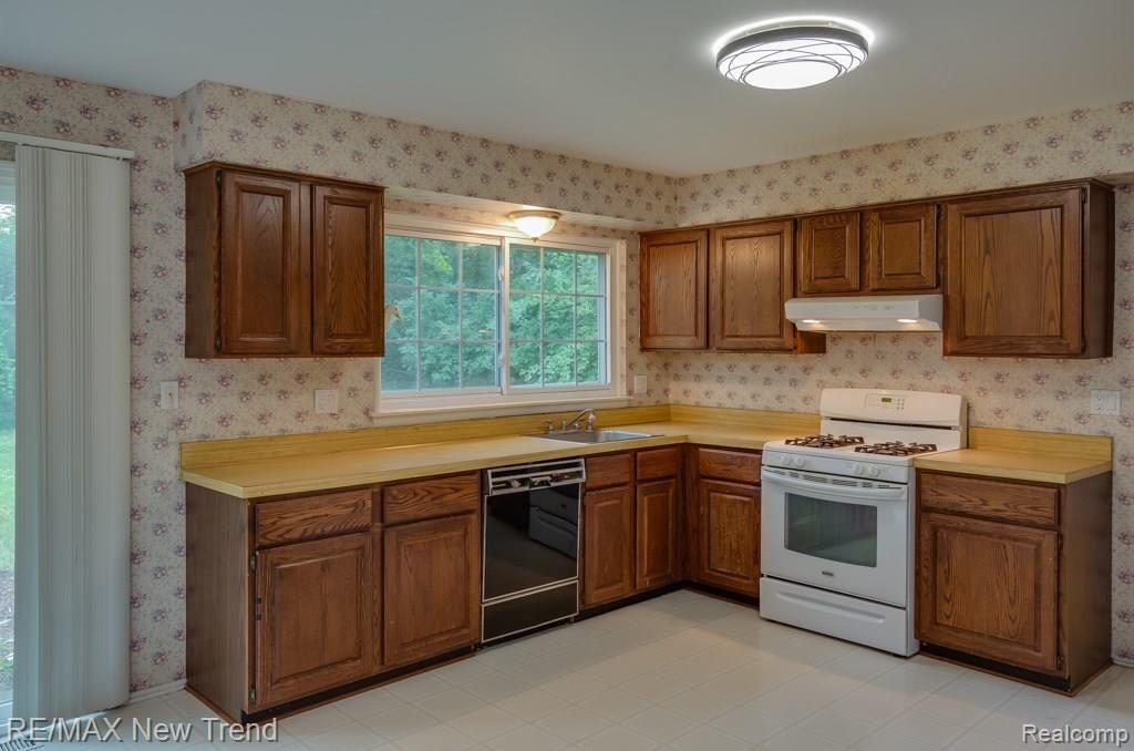 35962 Fredericksburg Road Farmington Hills, MI 48331 - Photo 6 of 21