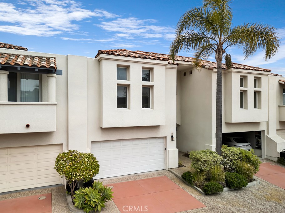 6435 Zumirez Drive, Unit 2 Malibu, CA 90265 - Photo 1 of 32 a front view of a house with a yard