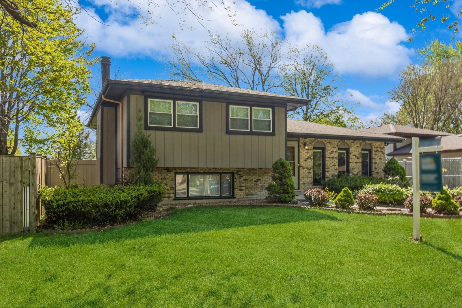 912 MacGregor Road Lockport, IL 60441 - Photo 2 of 20 Gallery Image 2