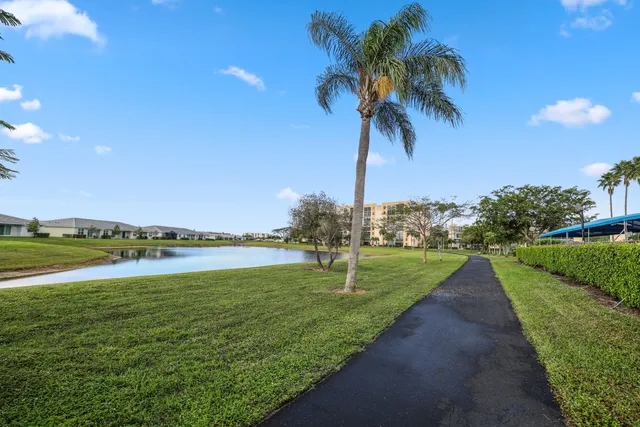 $299,900 | 6936 Huntington Lane, Unit 302, Delray Beach, FL 33446