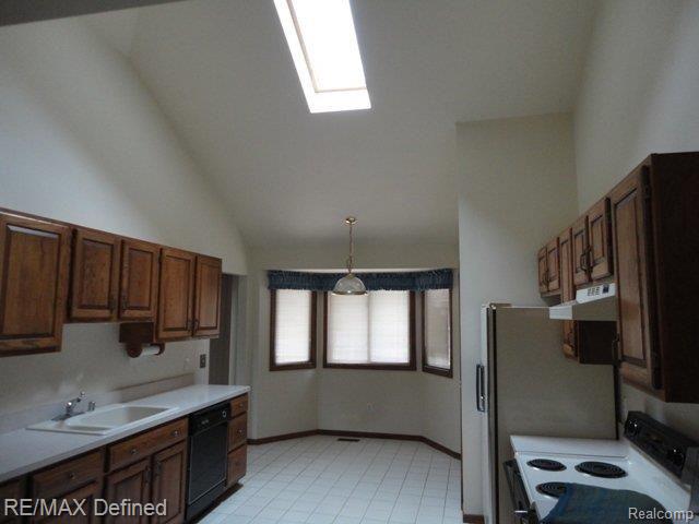 74 Regal Avenue Rochester, MI 48307 - Photo 6 of 25 DSC01797
