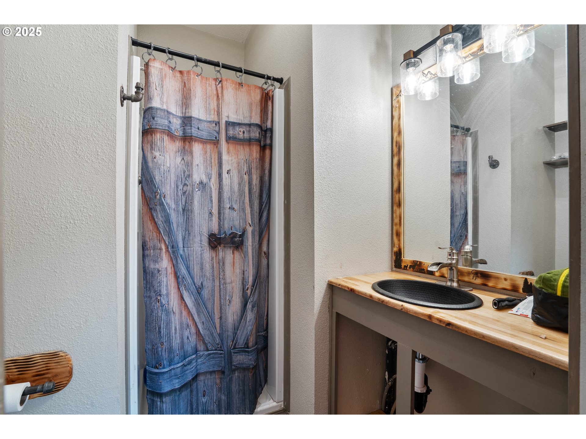 35125 Ede Road Lebanon, OR 97355 - Photo 23 of 39 Attached Bathroom #2