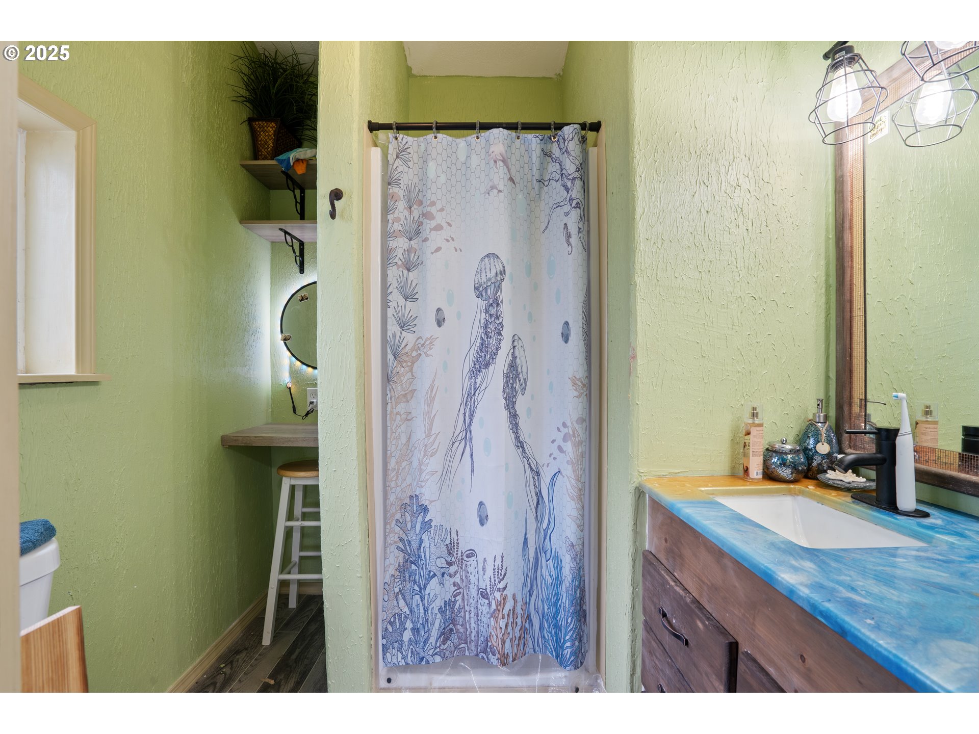35125 Ede Road Lebanon, OR 97355 - Photo 26 of 39 Attached Bathroom #3