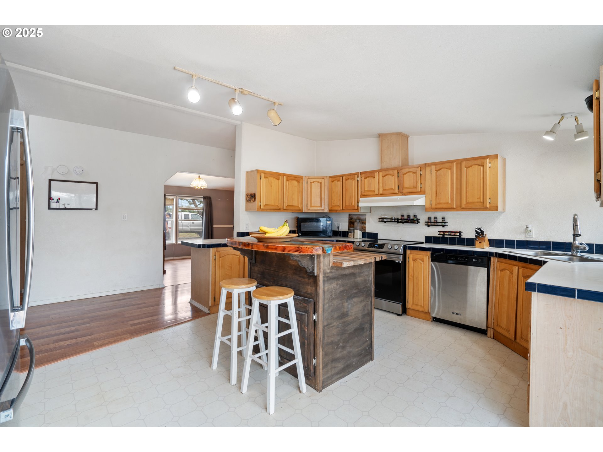 35125 Ede Road Lebanon, OR 97355 - Photo 5 of 39 Kitchen