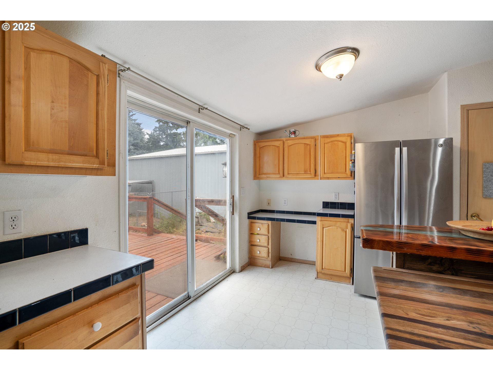 35125 Ede Road Lebanon, OR 97355 - Photo 7 of 39 Kitchen