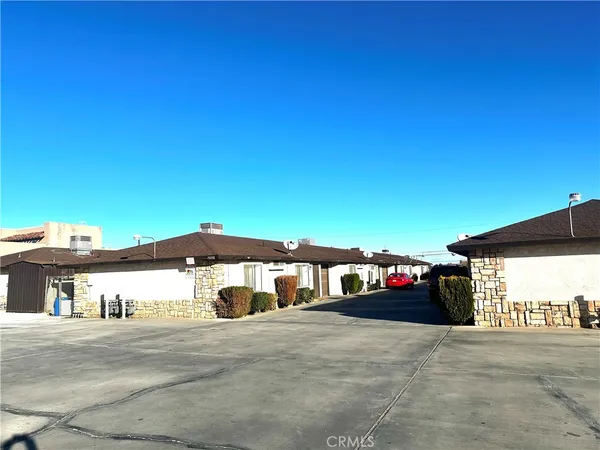 $1,575 | 15392 Bear Valley Road, Unit 3, Victorville, CA 92395