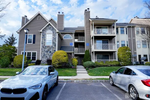 $330,000 | 395 Carhart Court, East Brunswick, NJ 08816
