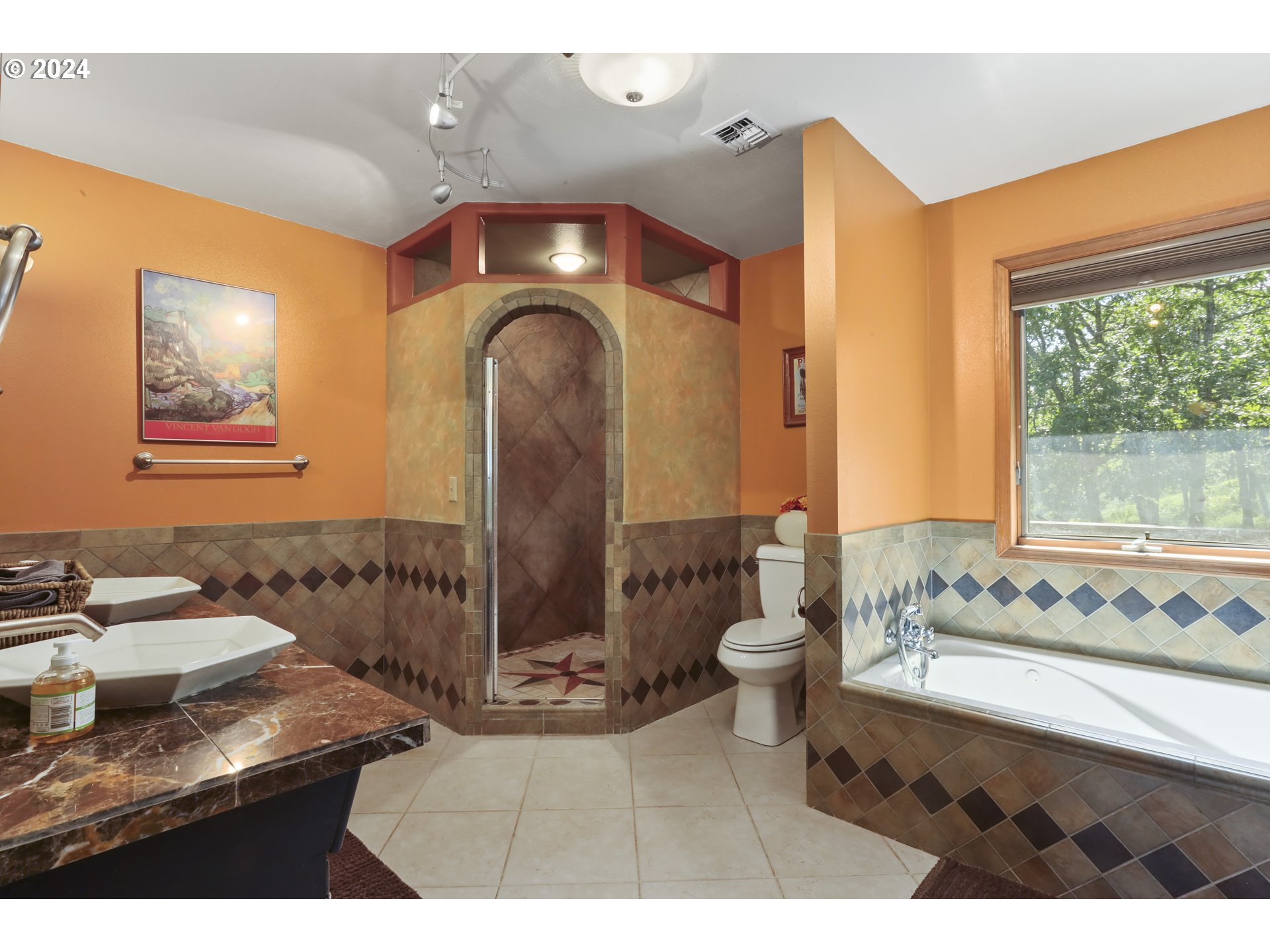2105 Proctor Road Mosier, OR 97040 - Photo 35 of 48 Owner's Suite Bathroom