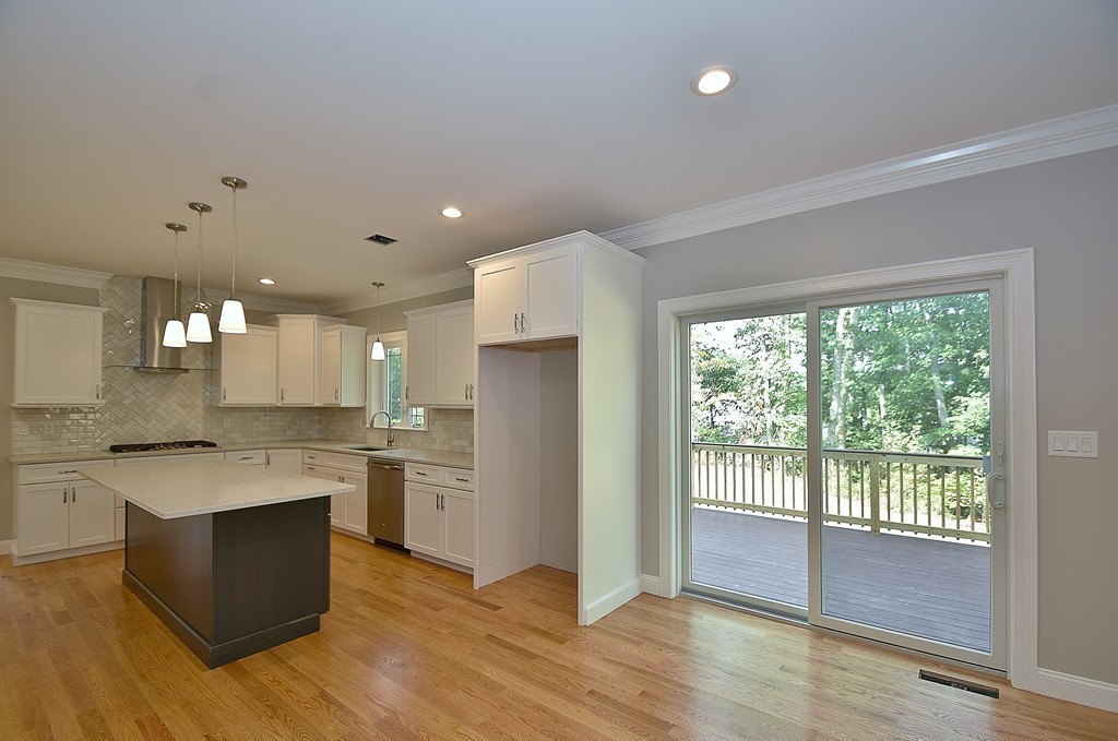22 Peach Orchard Road Burlington, MA 01803 - Photo 8 of 24 Gallery Image 8