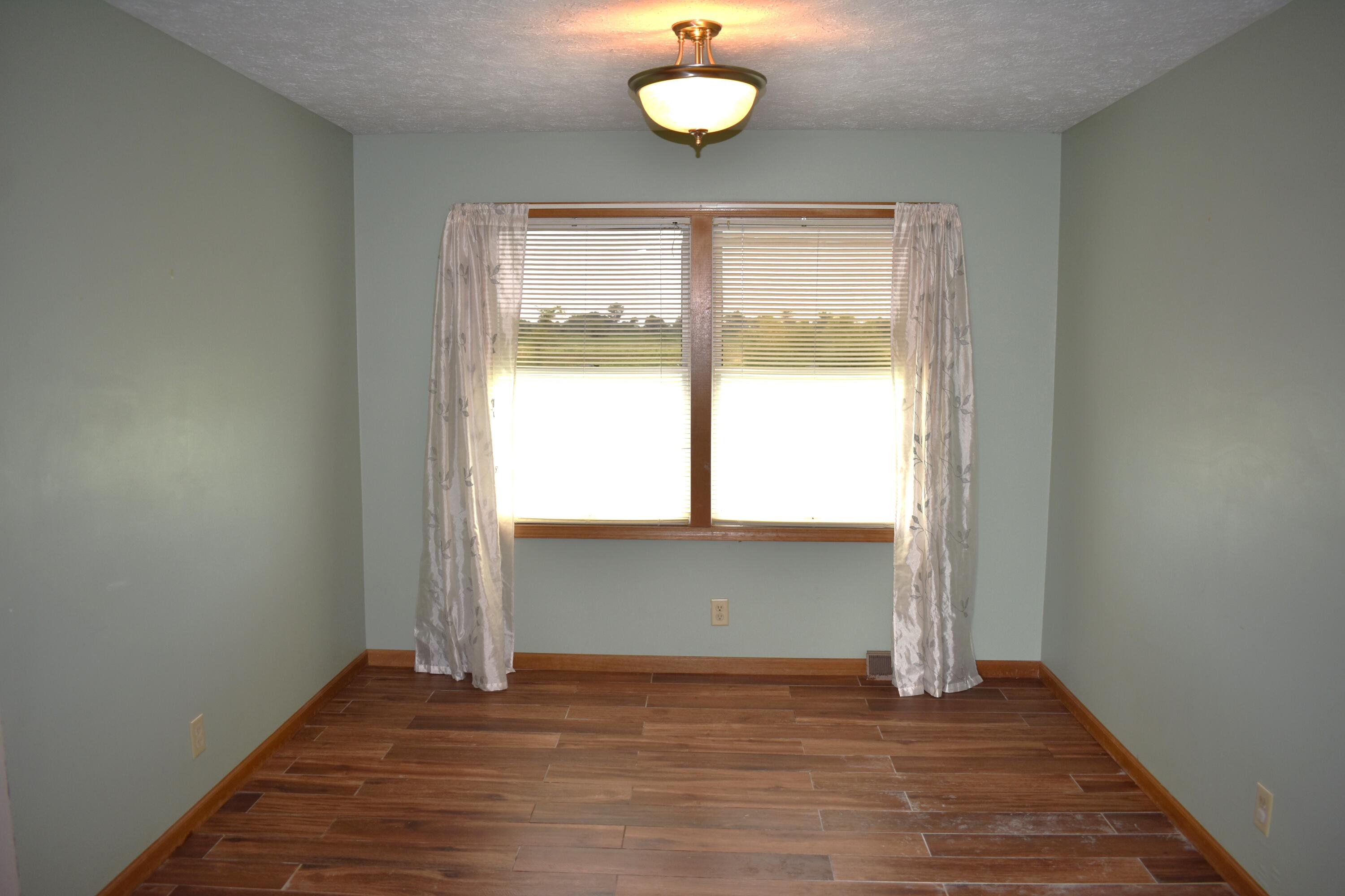 12185 Dennison Road Milan, MI 48160 - Photo 5 of 32 DSC_0163