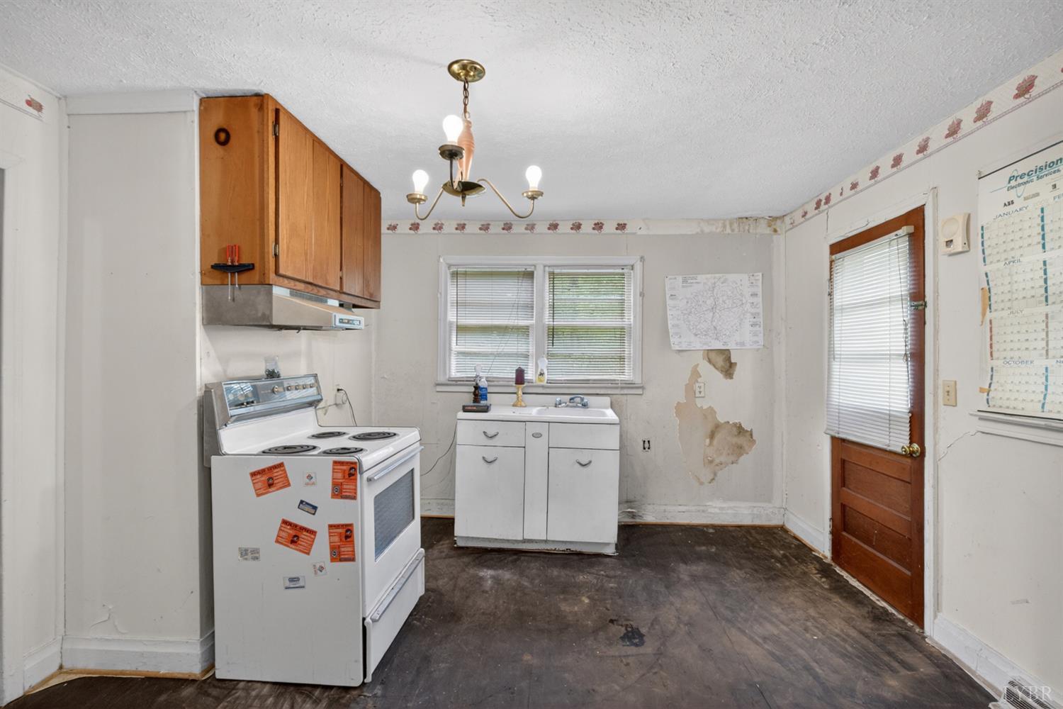312 Cheney Lane Gretna, VA 24557 - Photo 4 of 16
