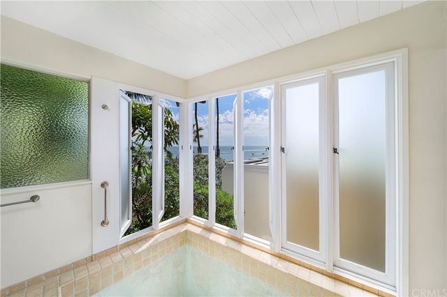 $10,500,000 | 28 Emerald Bay, Laguna Beach, CA 92651