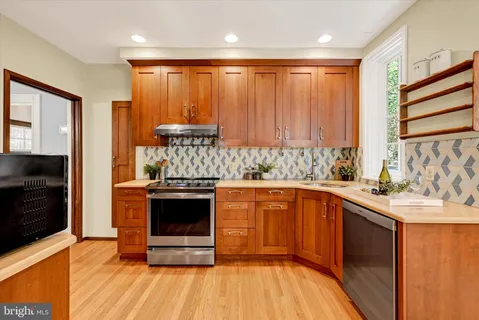 $825,000 | 511 Edgevale Road, Baltimore, MD 21210
