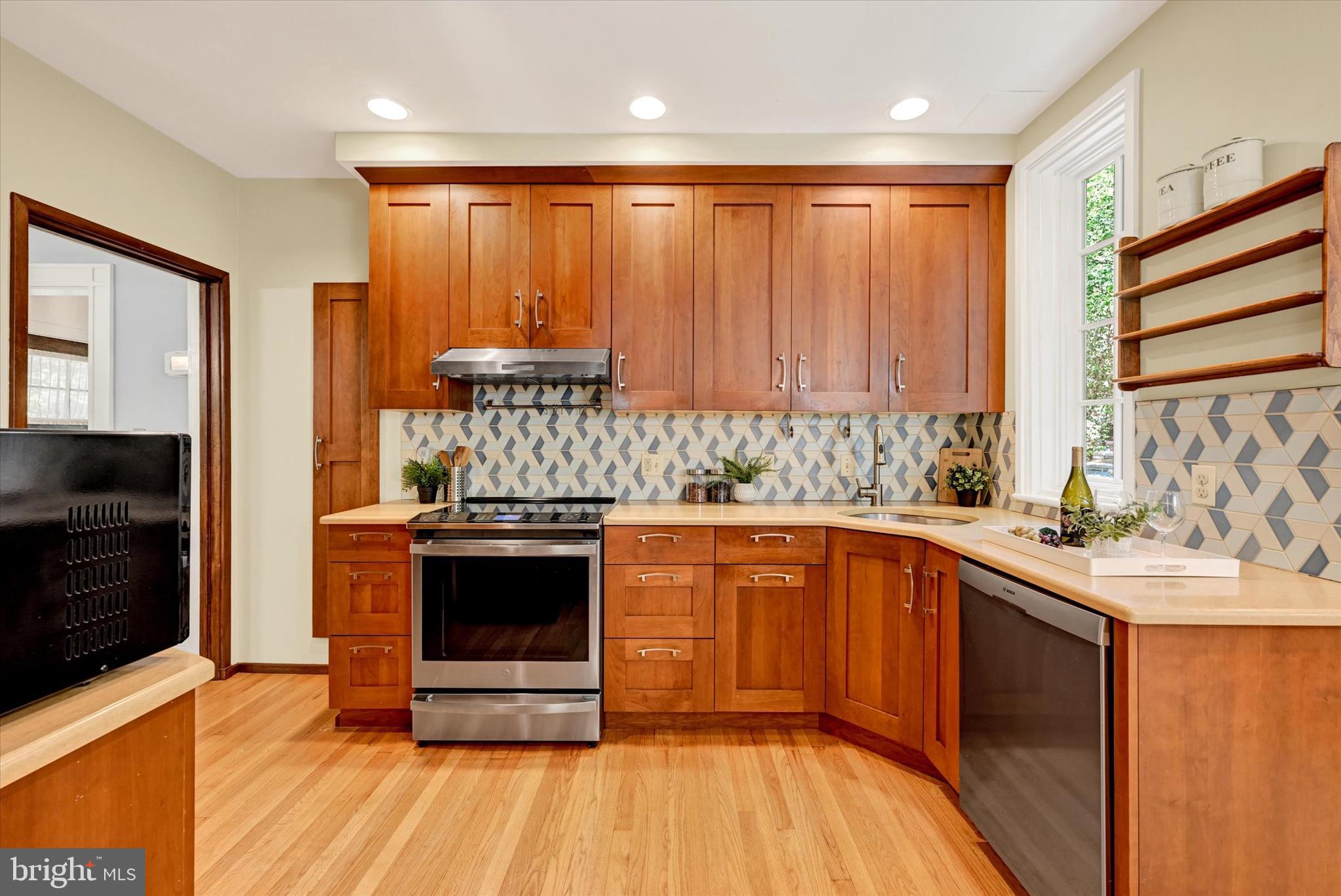 511 Edgevale Road Baltimore, MD 21210 - Photo 20 of 63 Kitchen with Induction Stove