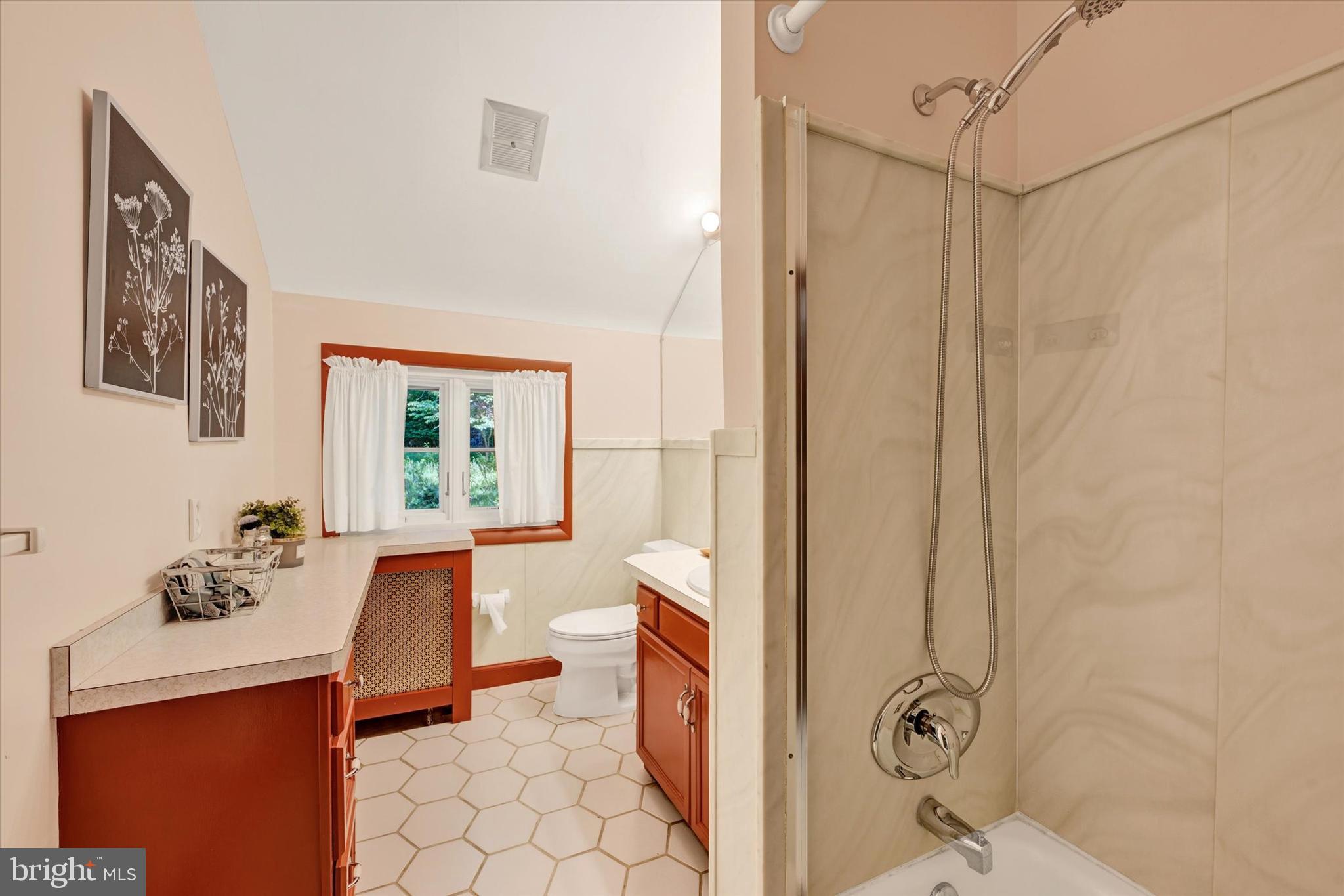 511 Edgevale Road Baltimore, MD 21210 - Photo 31 of 63 Hall bath