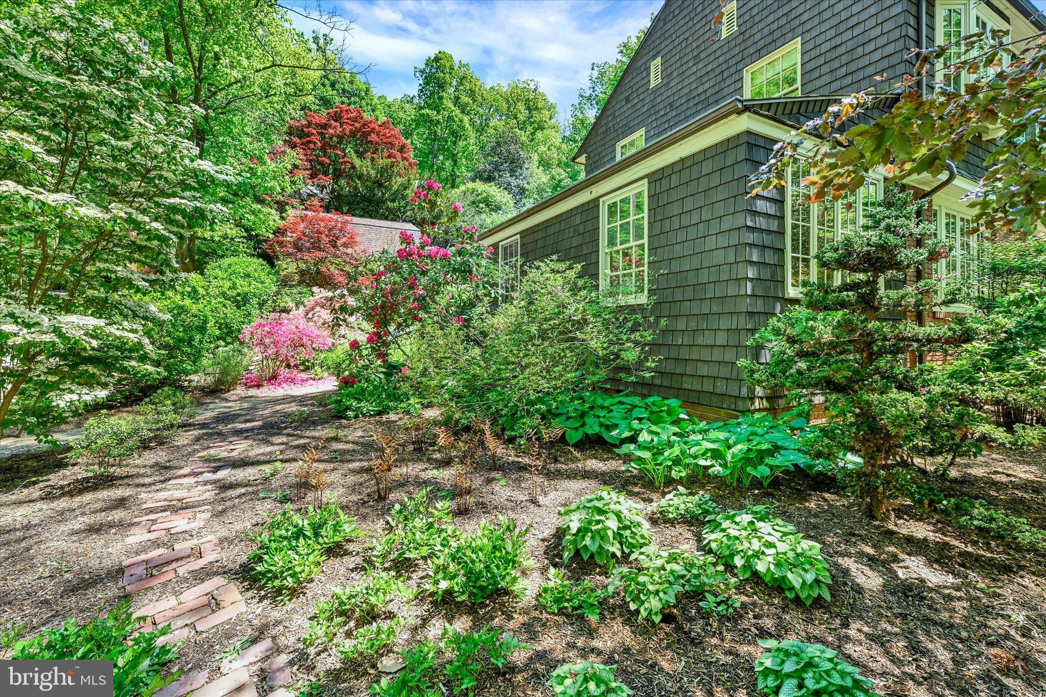 511 Edgevale Road Baltimore, MD 21210 - Photo 42 of 63 Side View
