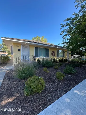 a view of a house with a backyard