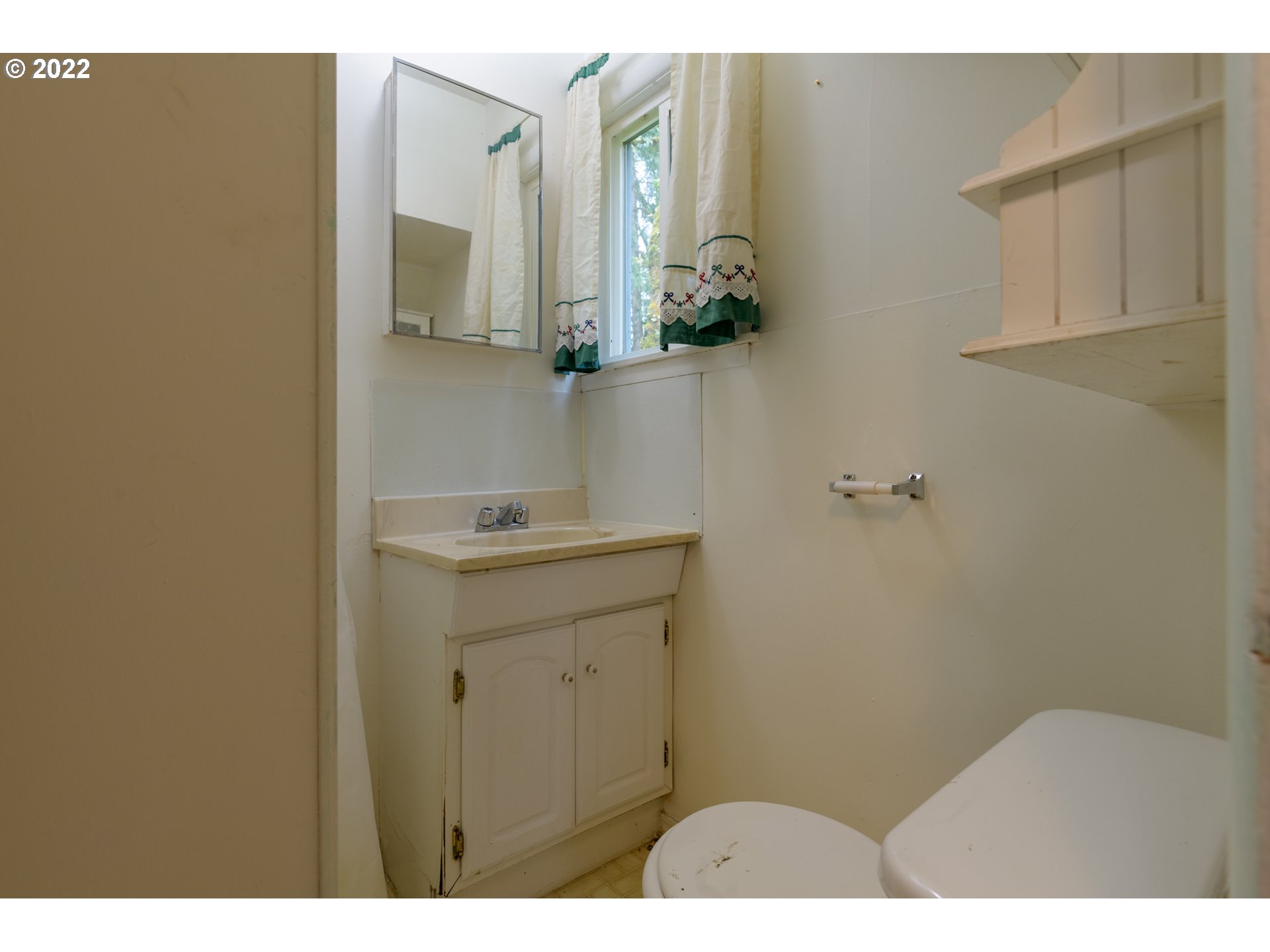 69947 East E Highway, Unit 5 Rhododendron, OR 97049 - Photo 23 of 31 a bathroom with a sink and mirror
