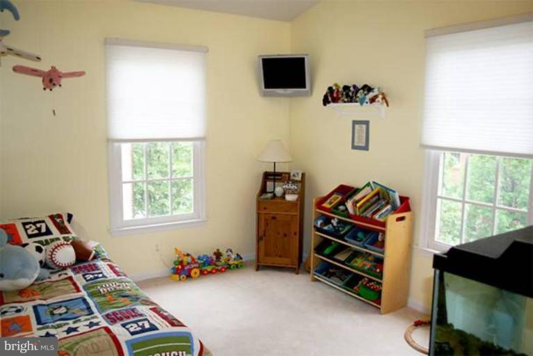 311 Ridgepoint Place Gaithersburg, MD 20878 - Photo 15 of 30 Note the 2nd bedroom's large windows