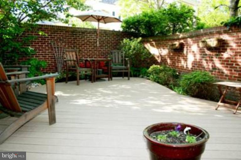 311 Ridgepoint Place Gaithersburg, MD 20878 - Photo 21 of 30 The trex deck is surrounded by blooming plantings