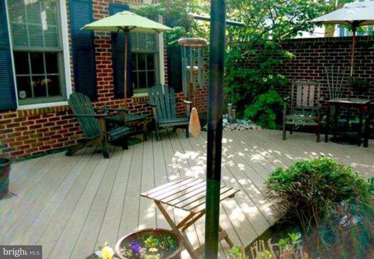 311 Ridgepoint Place Gaithersburg, MD 20878 - Photo 22 of 30 Another view of the private courtyard