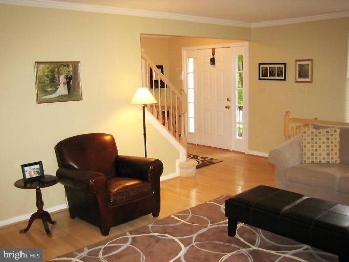 311 Ridgepoint Place Gaithersburg, MD 20878 - Photo 4 of 30 Living Room View toward Foyer
