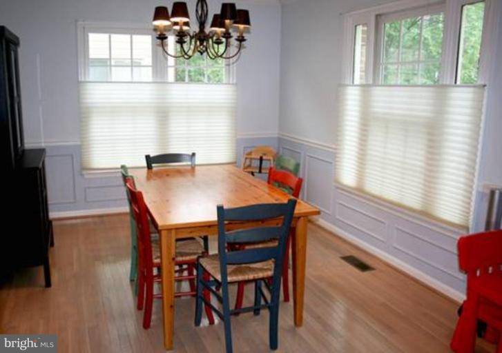 311 Ridgepoint Place Gaithersburg, MD 20878 - Photo 6 of 30 Note the custom chandelier and large windows