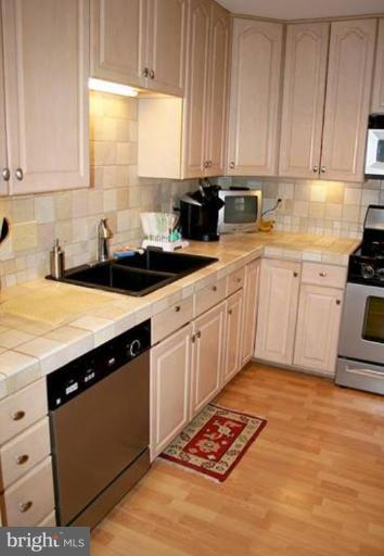 311 Ridgepoint Place Gaithersburg, MD 20878 - Photo 9 of 30 The table space kitchen also has 42" cabinets