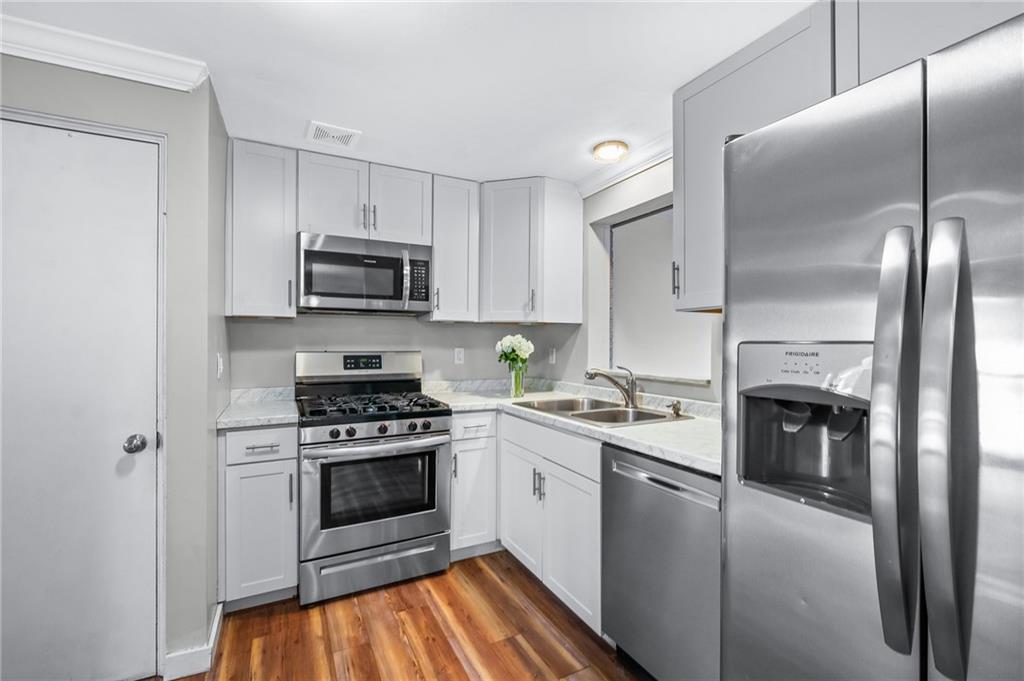 457 Orchard Spring Road Pittsburgh, PA 15220 - Photo 7 of 40 Gallery Image 7