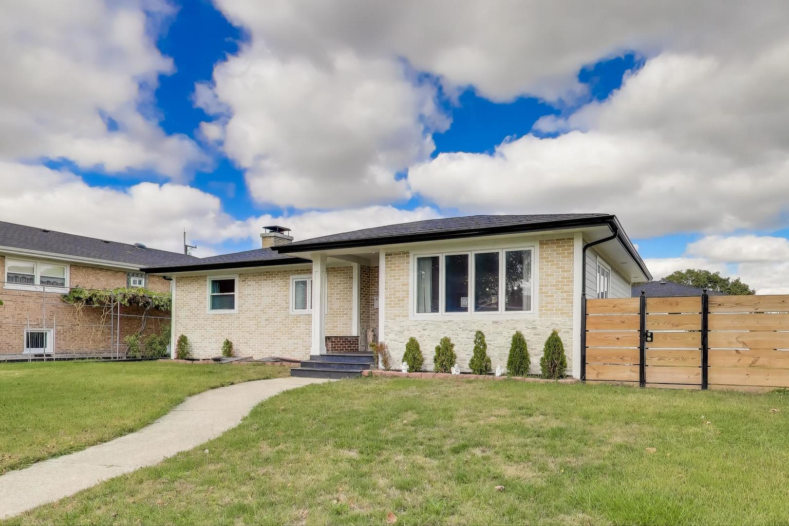 a front view of house with yard