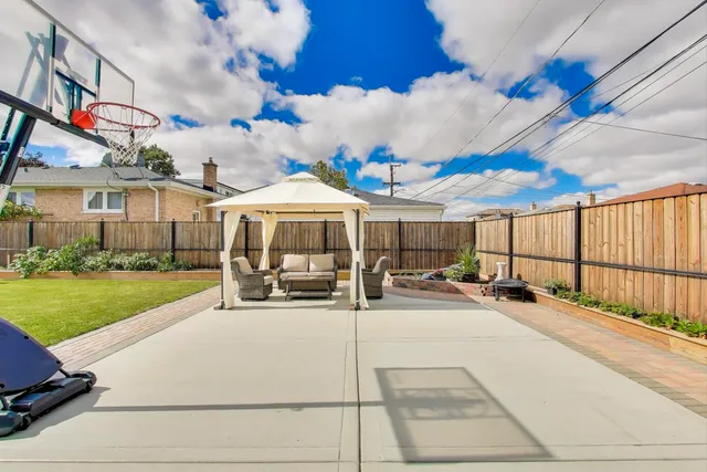 $600,000 | 8200 West Eastwood Avenue, Norridge, IL 60706