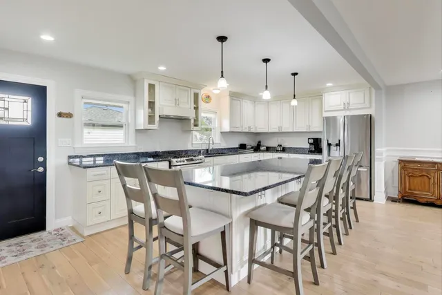 $600,000 | 8200 West Eastwood Avenue, Norridge, IL 60706