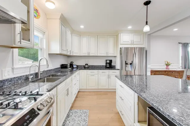 $600,000 | 8200 West Eastwood Avenue, Norridge, IL 60706