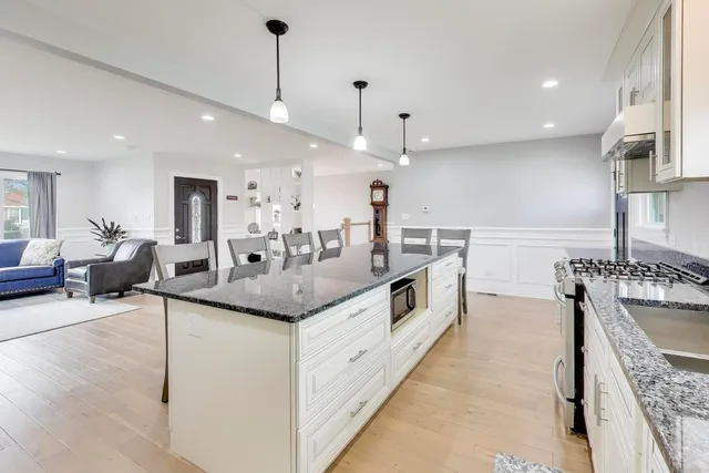 $600,000 | 8200 West Eastwood Avenue, Norridge, IL 60706