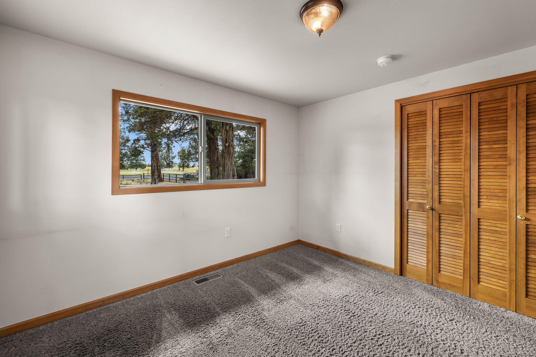 22818 McGrath Road Bend, OR 97701 - Photo 31 of 57 Primary Bedroom