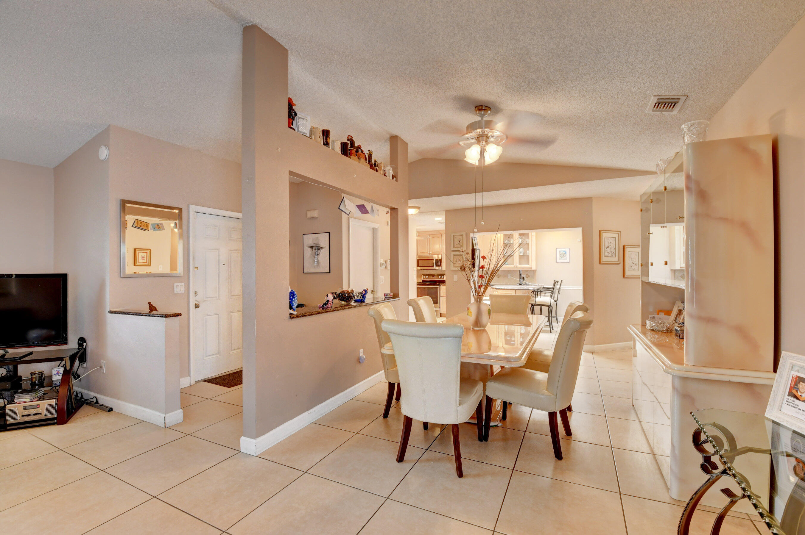 9088 Southwest 22nd Street, Unit C Boca Raton, FL 33428 - Photo 4 of 41 Dining Room
